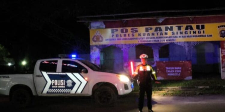 Satlantas Polres Kuansing Patroli Blue Light Pantau Di Titik Rawan Kecelakaan Dan Himbau Keselamatan