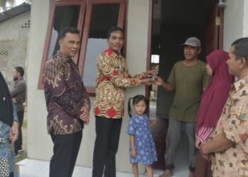 Pj Walikota Langsa Serahkan Bantuan Rumah Sehat