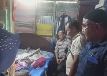 Manajemen PT CMN Santuni Warga Sidorejo Alami Stroke Menahun