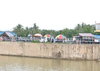 Hari Libur, Bendungan Sungai Paku Kampar Ramai Dikunjungi