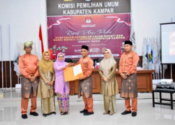 Kado Hari Jadi ke 75 Kampar, Pleno Terbuka KPU Tetapkan Bupati Dan Wakil Bupati Kampar Ahmad Yuzar – Misharti