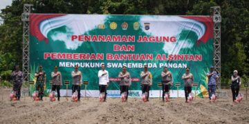 Dukung Ketahan Pangan, Kapolri Bersama Gubernur Yogyakarta Menanam Jagung