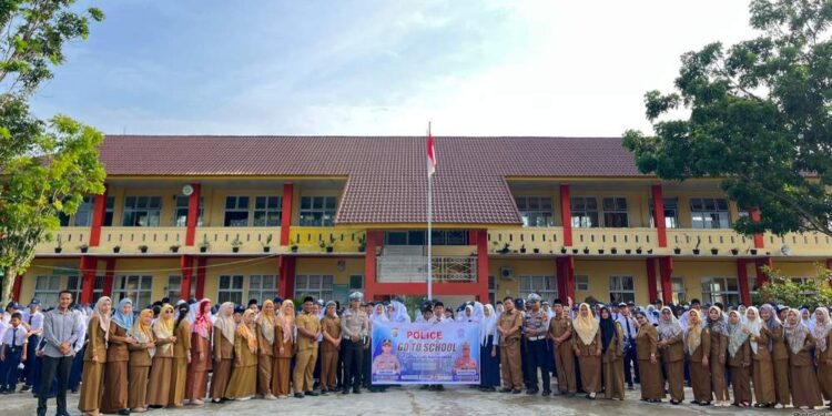 Satlantas Polres Kuansing Gelar “Police Goes To School”, Berikan Edukasi Keselamatan Berkendara