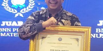 Raih Nilai IPKA 100, BNN RI Berikan Penghargaan pada BNN Kota Langsa