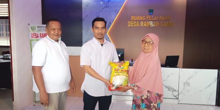 PT RSM Berikan Bantuan Beras Kepada Masyarakat Desa Rambah Samo