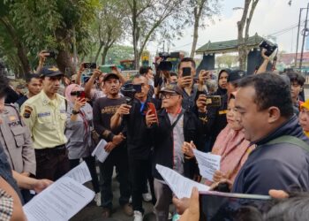 Orangtua CASIS Korban Penipuan ‘Nina Wati’ Masuk TNI AD Gelar Aksi Demo, Tuntut Keadilan