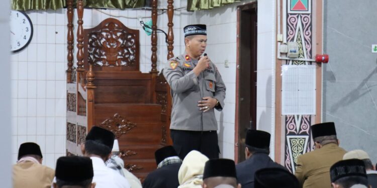 Safari Subuh Di Masjid Jami’ Babussalam, Wakapolres Samsir : Bahaya Narkoba, Perjudian Dan Penerimaan Polri