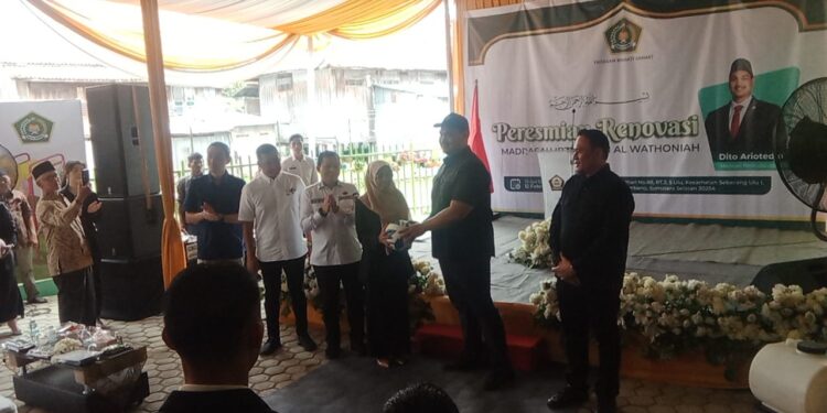 Menpora RI Ario Bimo Resmikan Madrasah Ibtidaiyah Al-Wathoniyah Kota Palembang