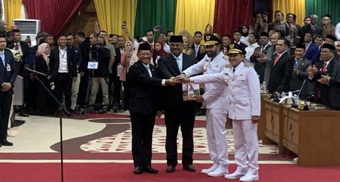 Tito Karnavian Resmi Melantik Mualem – Dek Fadh Menjadi Gubernur Dan Wakil Gubernur Aceh 