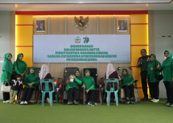 Peringati HUT Persit Ke-79, Persit Kartika Chandra Kirana Cabang XXI Dim 0104 Gelar Donor Darah dan Pengobatan Gratis