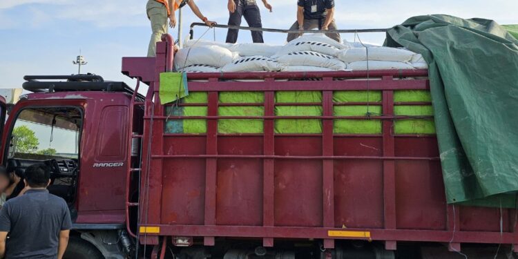 Bea Cukai Palembang Amankan Jutaan Batang Rokok Ilegal dengan Modus Pengiriman Pupuk