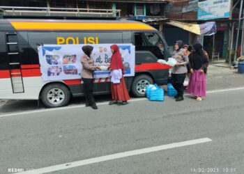 Polres Bener Meriah Bagikan Nasi Gratis Kepada Masyarakat 