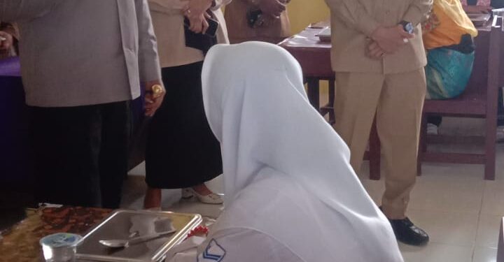 Walikota Luncurkan Makanan Bergizi Gratis Program Presiden Di SMPN 1 Rundeng