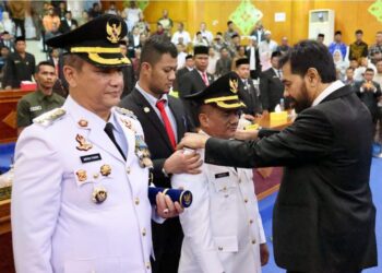 Armia Pahmi- Ismail Resmi Dilantik Gubernur Aceh Sebagai Bupati Dan Wakil Bupati Aceh Tamiang