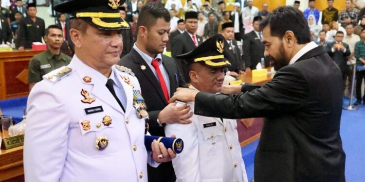 Armia Pahmi- Ismail Resmi Dilantik Gubernur Aceh Sebagai Bupati Dan Wakil Bupati Aceh Tamiang