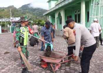Menyambut Bulan Suci Ramadhan TNI- Polri Bersama Melaksanakan Kerja Bakti