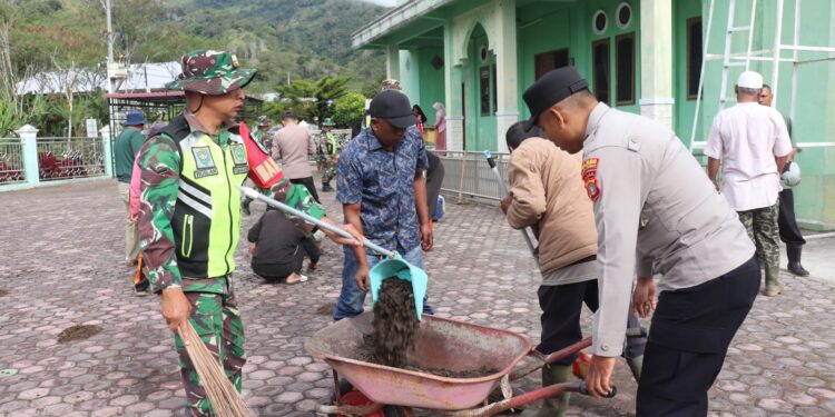 Menyambut Bulan Suci Ramadhan TNI- Polri Bersama Melaksanakan Kerja Bakti