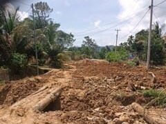 Jalan Menuju Desa Sungai Harapan Kampar Rusak Parah