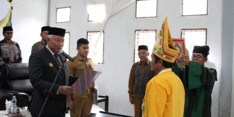 Pj. Bupati Aceh Tengah Subhandhy Resmi Lantik Arifin Sebagai Mukim Musara Bies