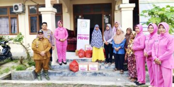 Tunjukkan Sinergi Dan Kepedulian, Polsek Tapung Hilir Salurkan Bantuan untuk Warga Terdampak Banjir