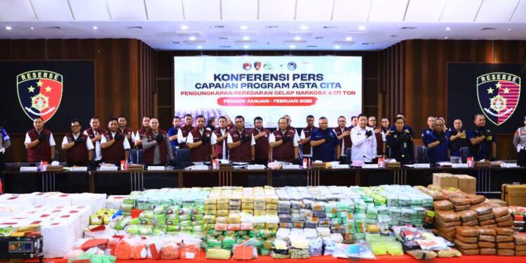 Dua Bulan Bareskrim Polri Ungkap 6.881 Kasus Narkoba, 9.586 Tersangka, amankan 4,171 Ton Narkotika