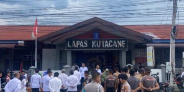 Kolaborasi Petugas, Warga Binaan, dan TNI-Polri Memperbaiki Fasilitas Rusak Di Lapas Kutacane