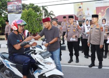 Polri dan Media Bersatu, Buka Puasa Bersama Di Seluruh Indonesia, Polres Kampar Berbagi Dengan Warga