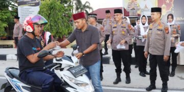 Polri dan Media Bersatu, Buka Puasa Bersama Di Seluruh Indonesia, Polres Kampar Berbagi Dengan Warga
