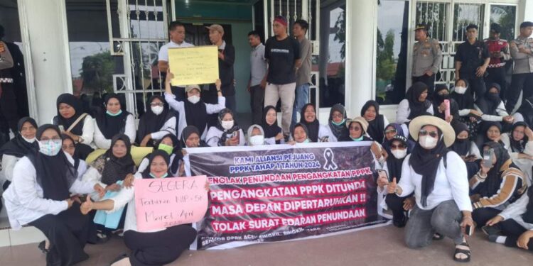 Suarakan Jadwal Pelantikan PPPK Seperti Semula, Ratusan Masa Unjuk Rasa Di DPRK Aceh Singkil