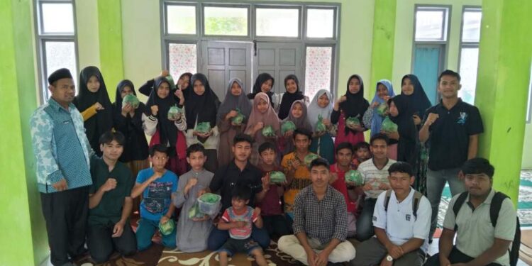 Mahasiswa UMMAH berbagi Takjil Di Panti Asuhan Muhammadiyah