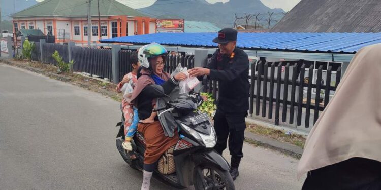 Wujudkan Kepedulian Di Bulan Ramadhan, Rutan Takengon Berbagi Takjil Gratis Kepada Masyarakat