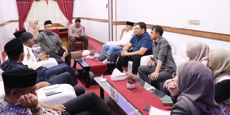 DPRK Aceh Tengah Fasilitasi Mediasi Dugaan Pungli Di Pasar Bawah Takengon