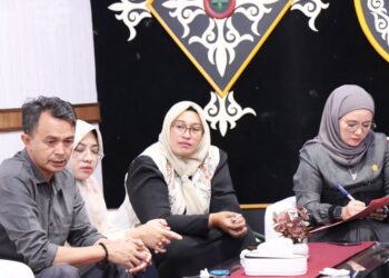 Wakil Ketua II Susilawati Mendampingi Ketua DPRK Fasilitasi Mediasi Dugaan Pungli Pasar Bawah 