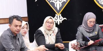 Wakil Ketua II Susilawati Mendampingi Ketua DPRK Fasilitasi Mediasi Dugaan Pungli Pasar Bawah