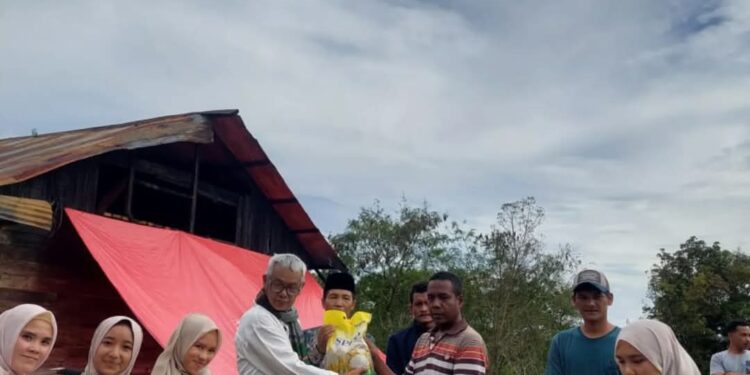 Serahkan Bantuan, Wakil Bupati Armia Imbau Masyarakat Tingkatkan Kewaspadaan