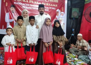 Bupati Aceh Timur Iskandar Al- Farlaky Dan Istri Santuni 250 Anak Yatim