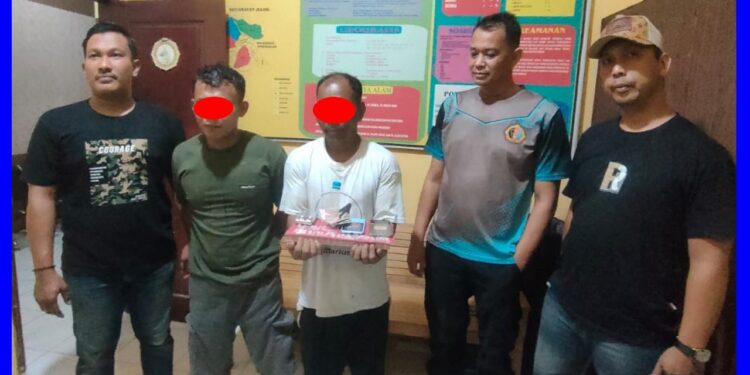Transaksi Narkotika, Dua Pelaku Bersama 34 Paket Sabu Diamankan Kapolsek Indra Makmu 