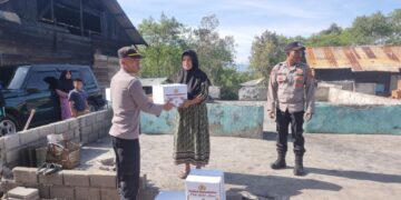 Peduli Sesama Di Bulan Ramadhan, Polsek Permata Bantu Warga Korban Kebakaran