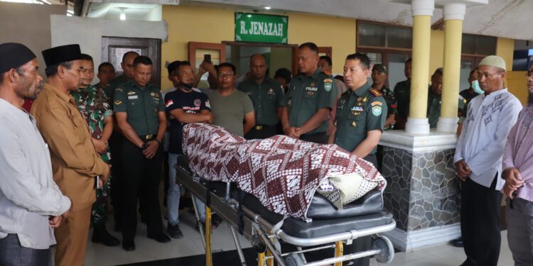 Dandim 0106/ Aceh Tengah Lepas Jenazah Almarhum Serka Sarbaini Ke Pemakaman