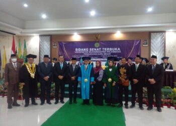 Pengukuhan Guru Besar Prof.dr.Ir.Gusmiatun. MP Dan Prof.dr.Houtman M.Pd