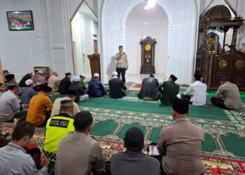 Taraweh Di Pepayungen Angkup, Kapolres Aceh Tengah : Pastikan Saat Ke Masjid Kompor Mati Dan Awasi Anak 