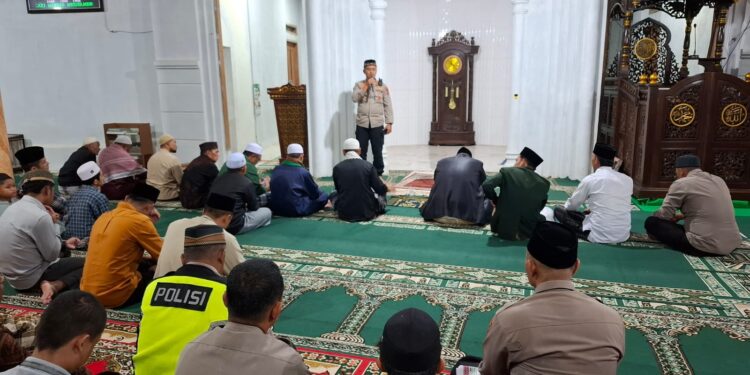 Taraweh Di Pepayungen Angkup, Kapolres Aceh Tengah : Pastikan Saat Ke Masjid Kompor Mati Dan Awasi Anak 