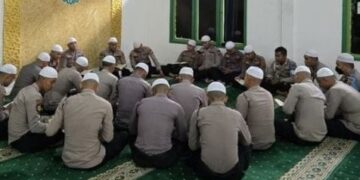 Ramadhan Suci, Polres Banyuasin Gelar Shalat Subuh Berjamaah Dan Tadarusan Al-Quran