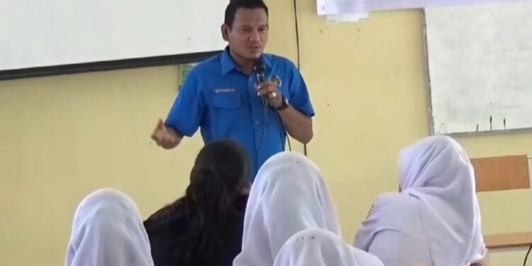 PWI Sambangi SMKN 6 Langsa, Ingatkan Siswa Batasi Penggunaan Medsos 