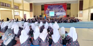 PWI Kota Langsa Ajak Siswa SMKN 2 Bijak Bermedsos 