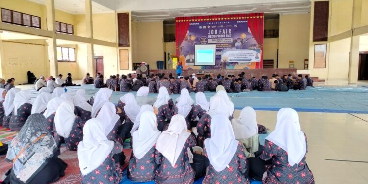 PWI Kota Langsa Ajak Siswa SMKN 2 Bijak Bermedsos 