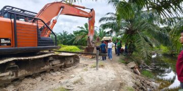 PT Jui Shin Indonesia Terduga Korban Mafia, Bangun Jalan 90 Jt, Masyarakat Gambus Laut Di Santuni, Acai Malah Portal Jalan