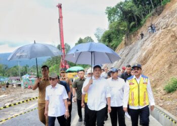 Tinjau Perbaikan Jalan Batu Jomba, Bobby Nasution Minta Jalur Aman Dilalui Pemudik