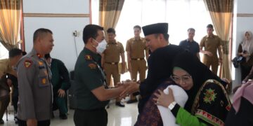 Sekda Aceh Tengah Di Lantik, Dandim Raden Herman Sasmita Beri Ucapan Selamat