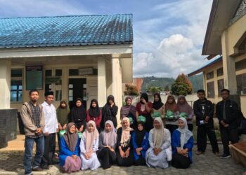 Mahasiswa PPKn UMMAH FIP Gelar Aksi Sosial Berbagi Takjil Dan Santuni Anak Yatim